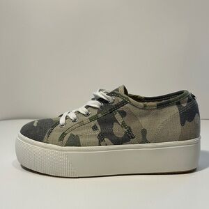 Steve Madden Green Camouflage Platform Sneakers